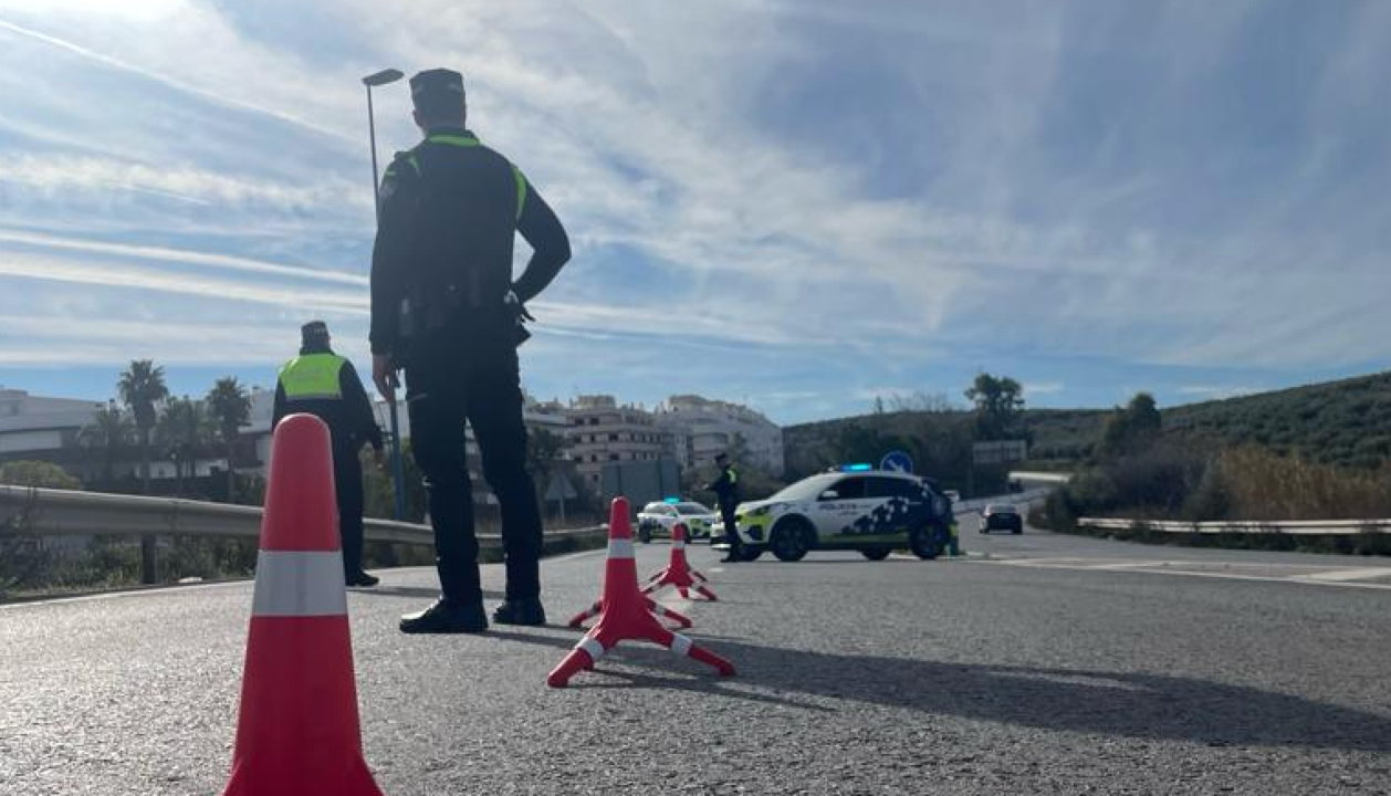 Uno de los controles que está llevando a cabo la policía local de Lucena