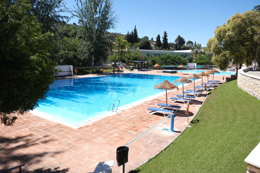 Las piscinas del Parque Deportivo 'Heliodoro Martín' de Cabra