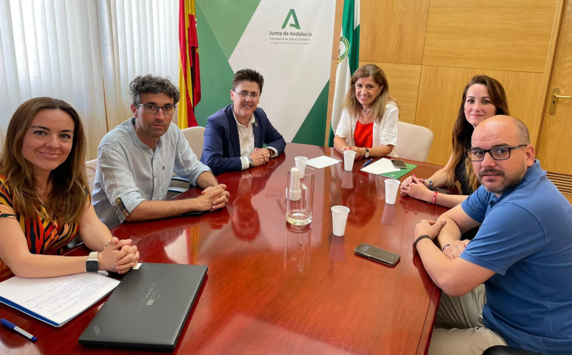 Un momento de la reunión con la delegada territorial