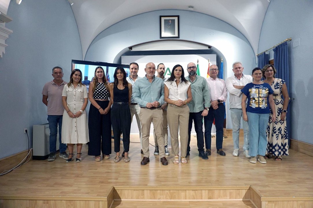 Delegada territorial y presidentes de los distintos CCA participantes en la campaña