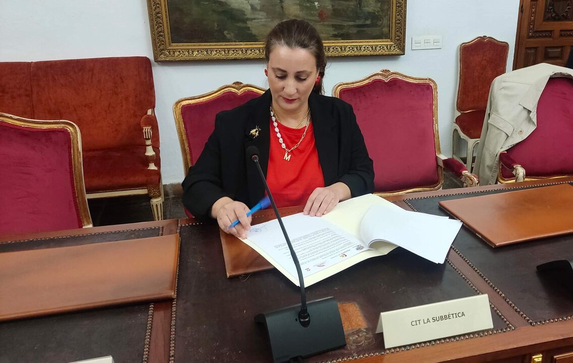 María Camacho firma el convenio entre el CIT y el Patronato de Turismo de la Diputación de Córdoba