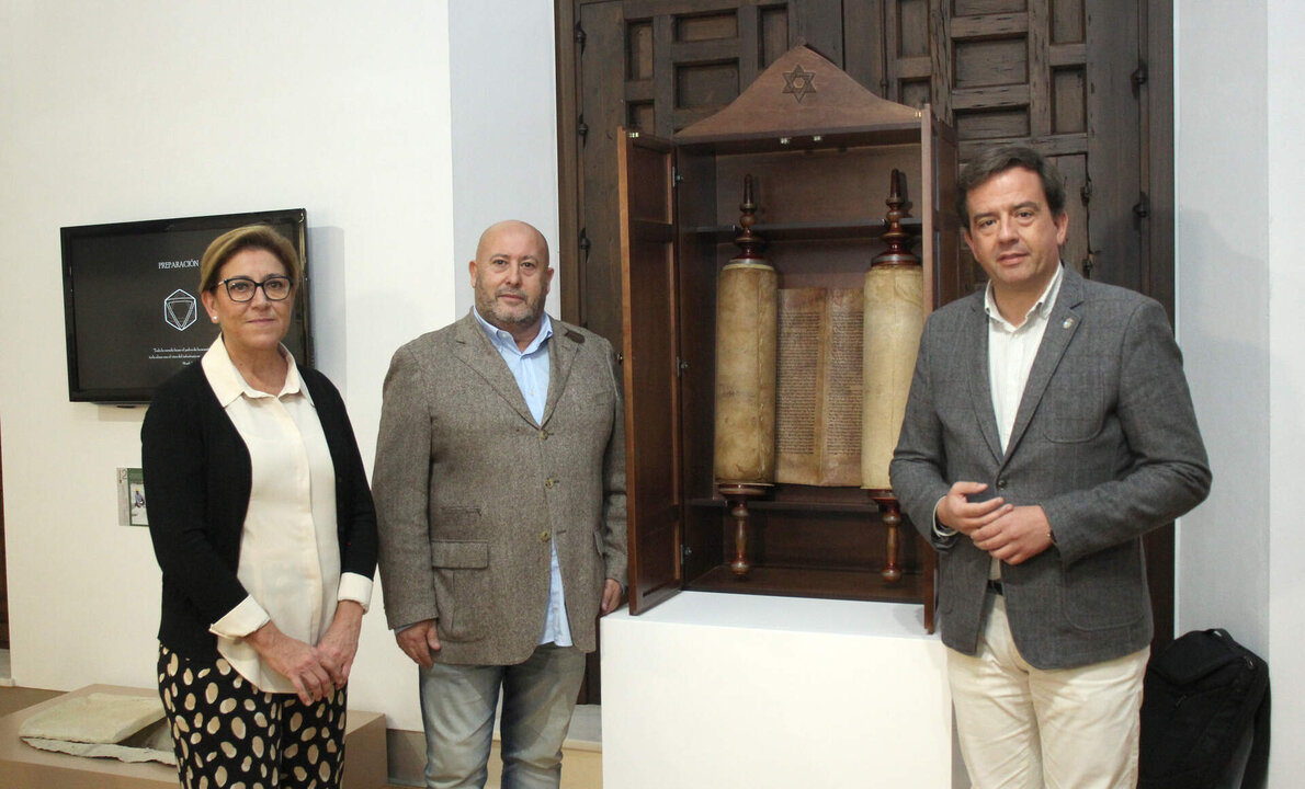 Presentación de la Torá donada al Museo de la Ciudad de Lucena