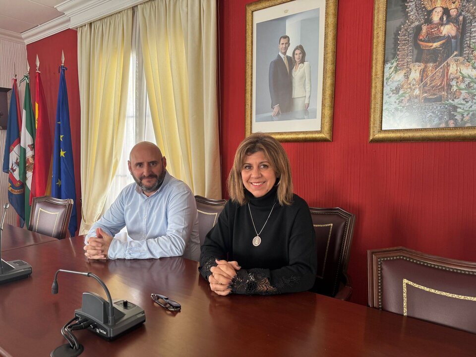 Carmen Lara, alcaldesa de Benamejí, y Gonzalo García, concejal de Turismo y Cultura, presentaron el balance de la campaña “Benamejí Brilla en Navidad”