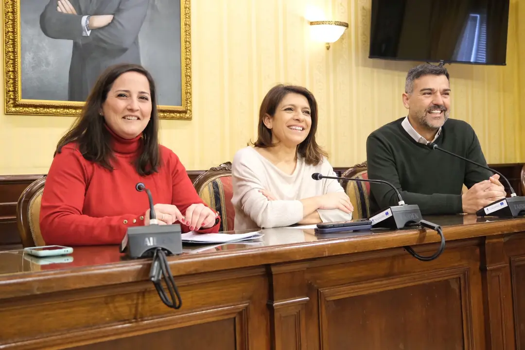 La Junta amplía a tres días la ruta de taxi rural que conecta Llanos del Espinar, Nueva Carteya y Cabra